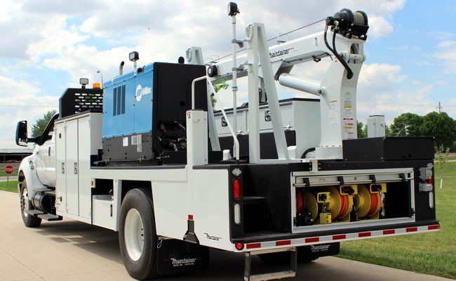 FF073_2-Ton_Plate_Truck_equipped_with_H10035_tall_tower_crane.png