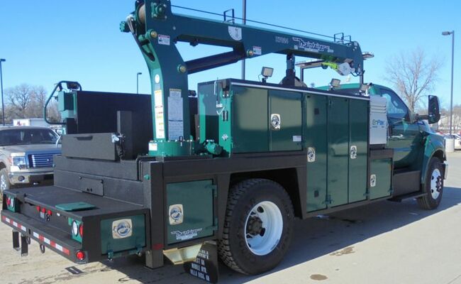 II019_2_ton_service_truck.jpg