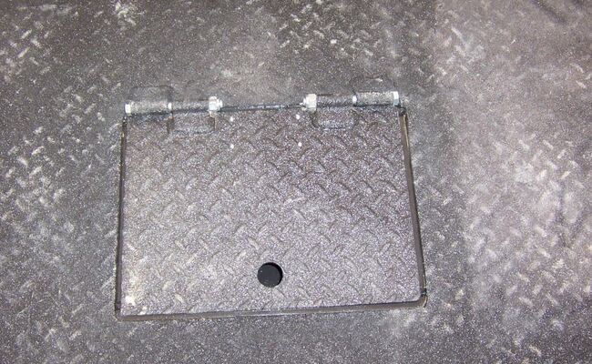 Y184_5th_Wheel_Hitch_Receiver_Cover.jpg