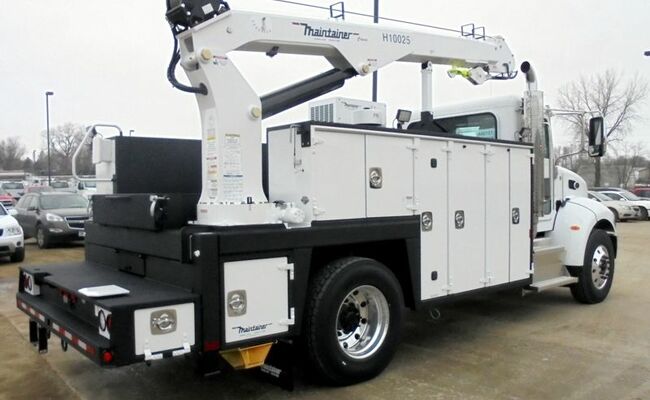 II058_2-ton_service_truck.jpg