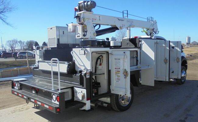 II014_2-ton_service_truck_pic_3.jpg