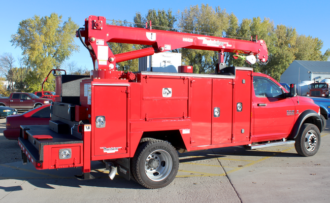 FF373_1_ton_service_truck_with_H6520_short_tower_crane.png