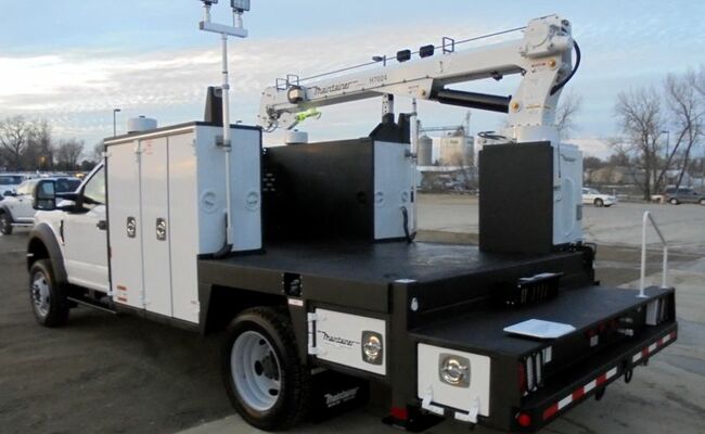 II022_1-ton_service_truck.jpg