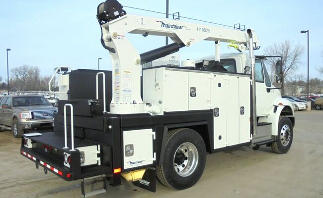 II032_2-ton_service_truck.jpg