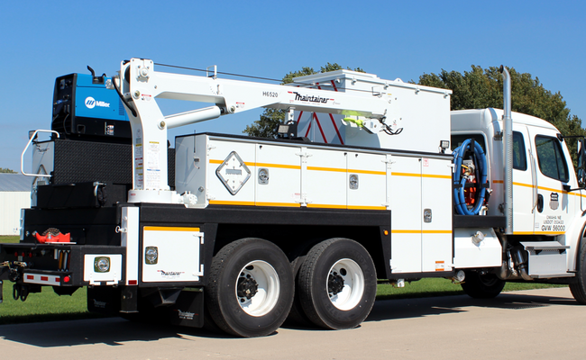 FF311_2-Ton_Combination_railroad_maintenance_truck_with_H6520_TT_crane.png